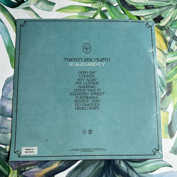 Twenty One Pilots - Scaled and Icy vinyl - NWT - Picture 3 of 4